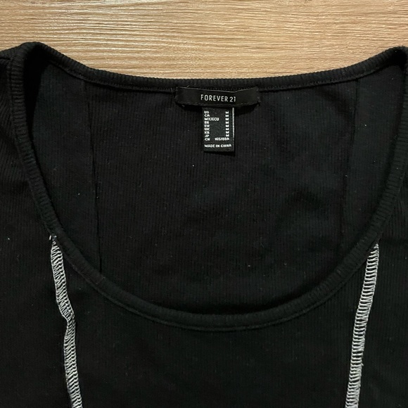 Forever 21 Topstitched Cropped Tee - Picture 4 of 4